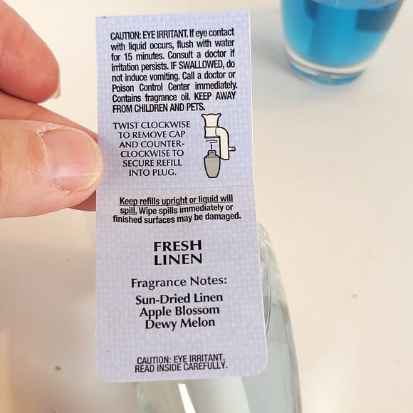 Bath & Body Works Wallflower Refills Fresh Linen. Eucalyptus Rain 0.8oz Lot of 2 - Picture 9 of 10